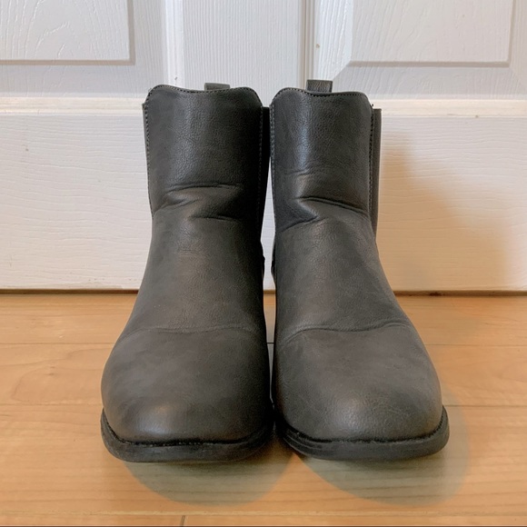 Grey Chelsea Boots - Picture 9 of 14